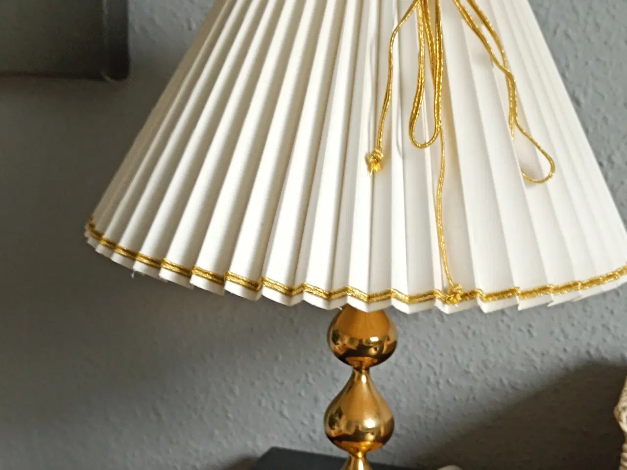 Billede 1 - Smuk lampe med orginal skærm