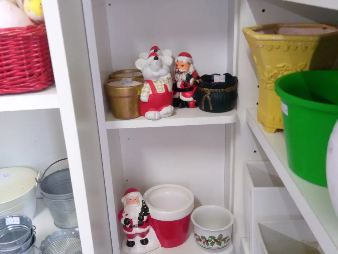 Billede 9 - Julepynt, krus, lysestager, nissehuer m.m.