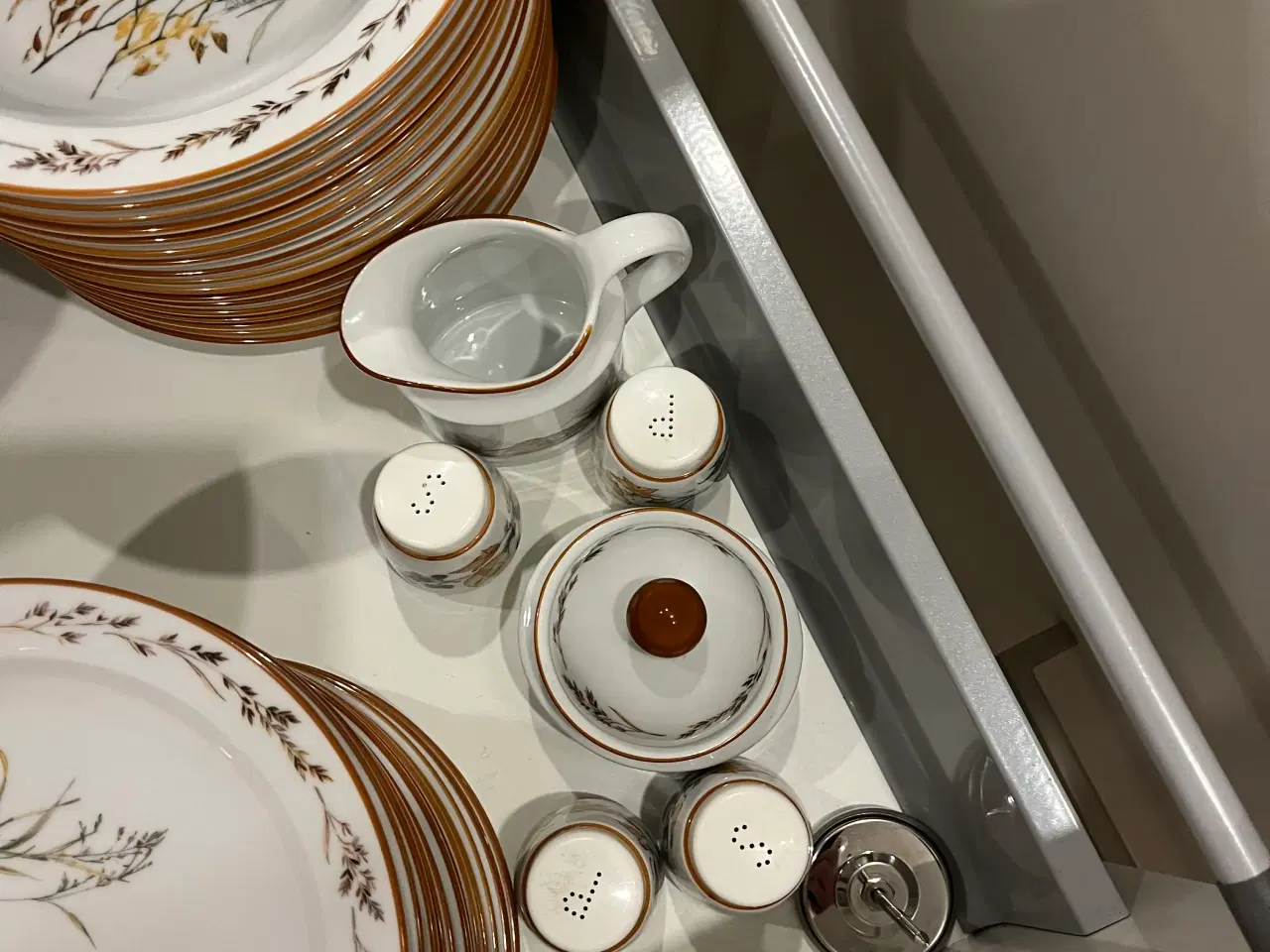 Billede 3 - Masser af Mads Stage stel til mange personer