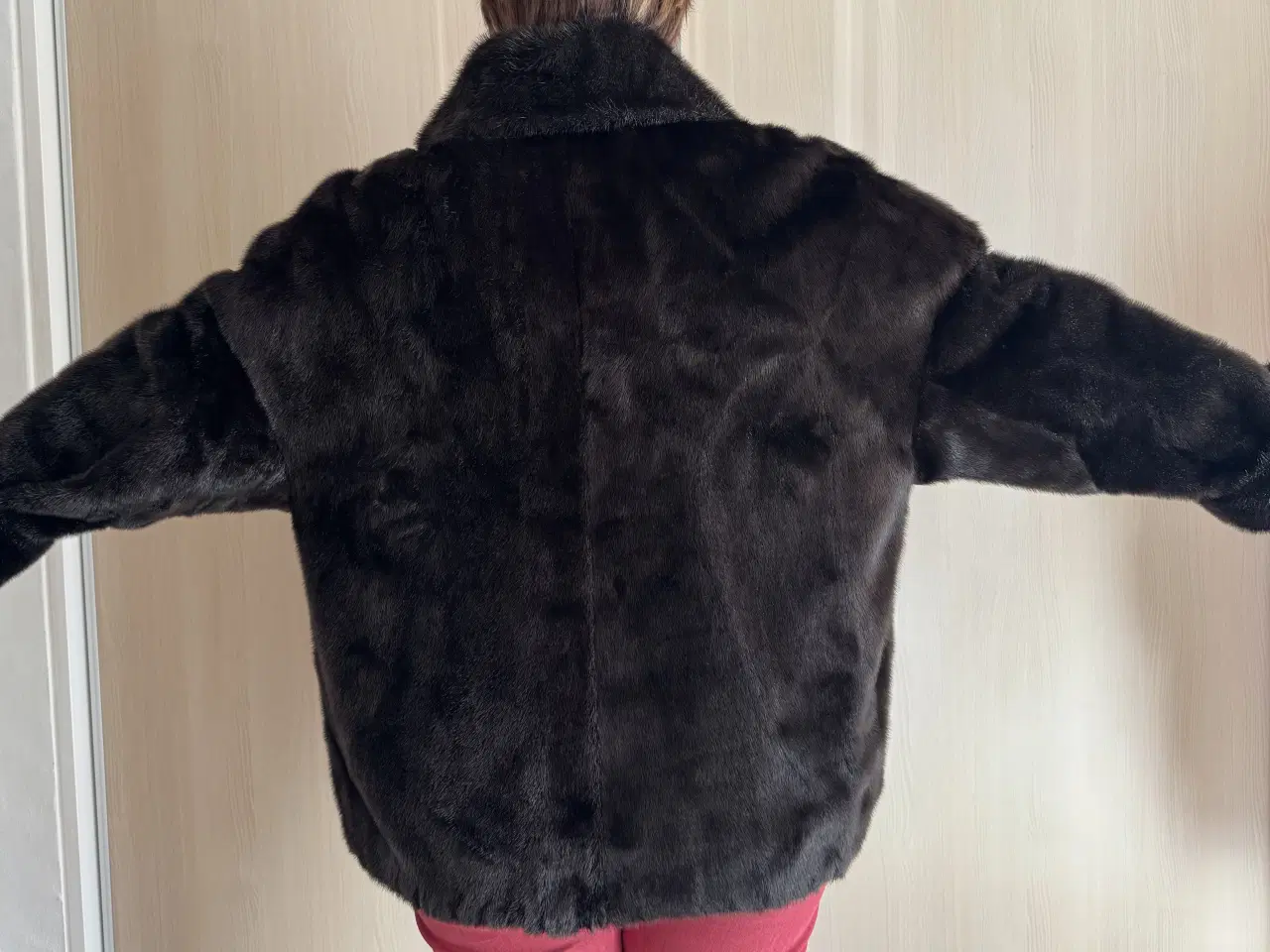 Billede 4 - Flot jakke i grønlandsk sælskind