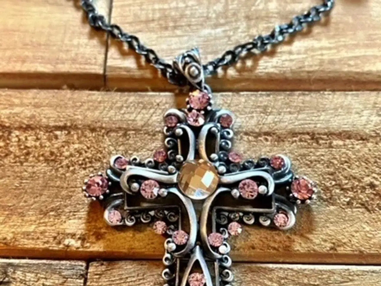 Billede 1 - * Smukkeste halskæde med kors - fra Pilgrim