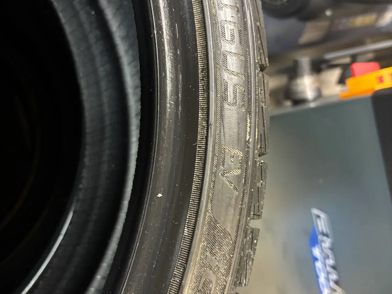 Billede 2 - 235/35R20 92V Frigus vinterdæk