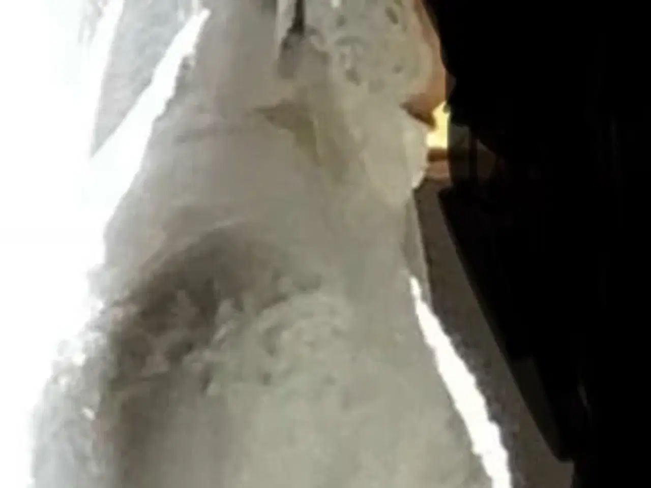 Billede 3 - Brudekjole med slør og underskørt 