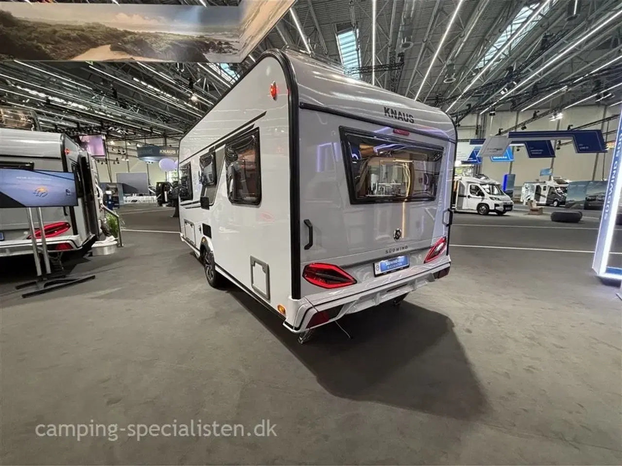 Billede 3 - 2026 - Knaus Südwind 450 FU   Nyhed 2026 Knaus 450 FU BLACK SELECTION kan snart ses hos Camping-Specialisten.dk