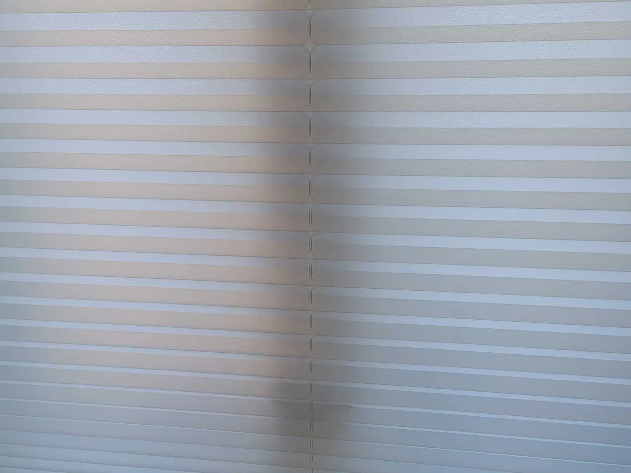 Billede 2 - Plisségardin fra Luxaflex