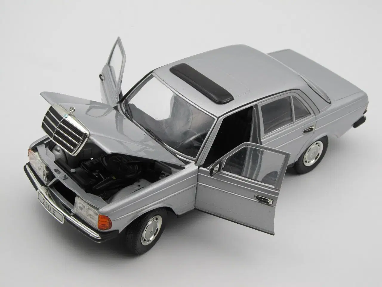 Billede 4 - 1979 Mercedes-Benz 230 E Type W123 - 1:18