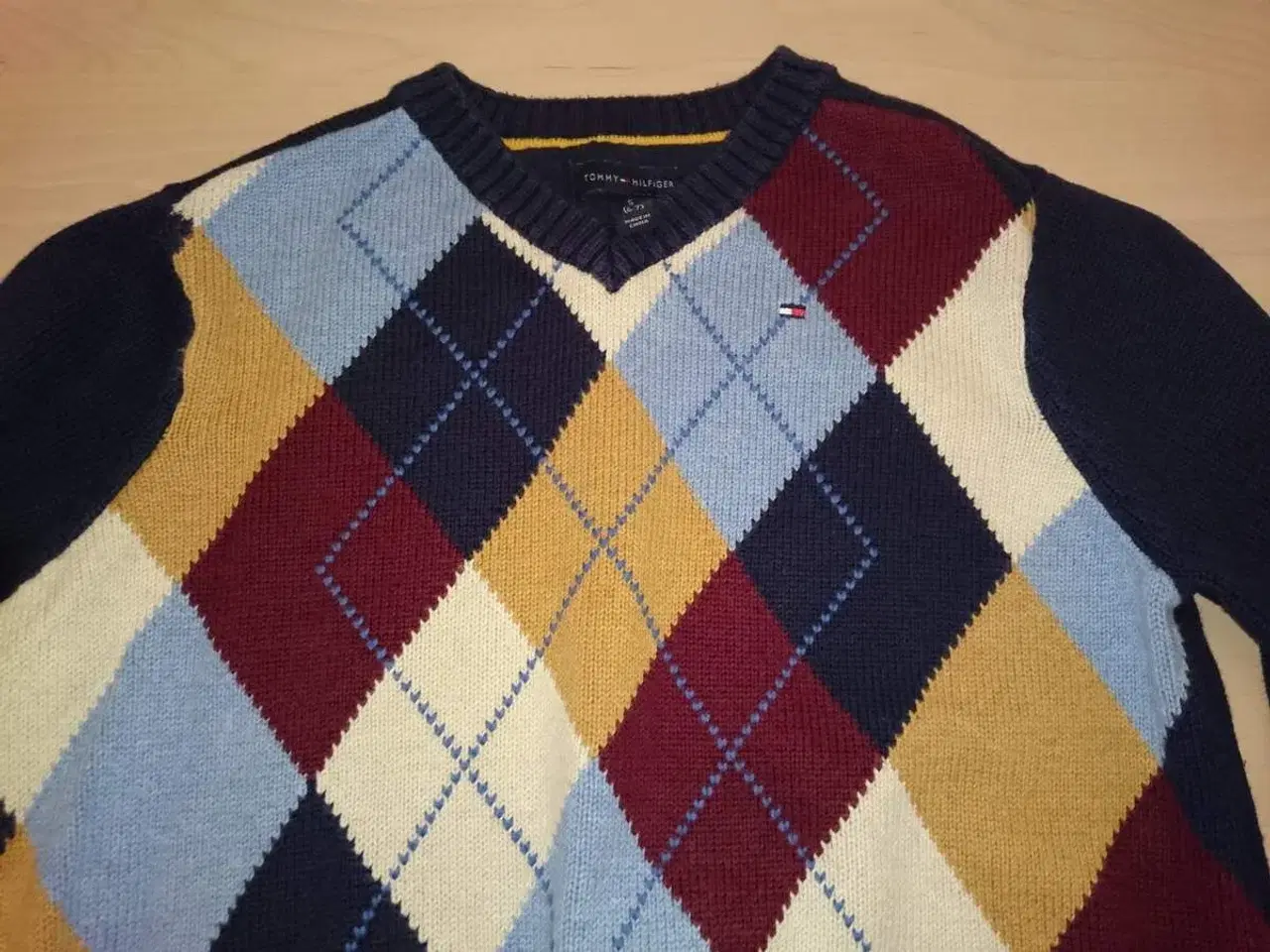 Billede 2 - Tommy Hilfiger sweater Str. 116/122. 
