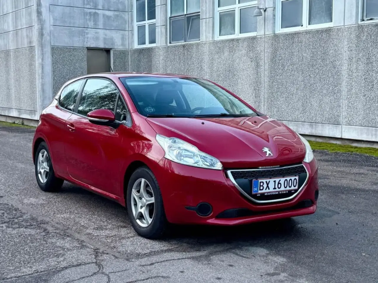 Billede 2 - 🚗 Peugeot 208 1.2 Benzin – 2013