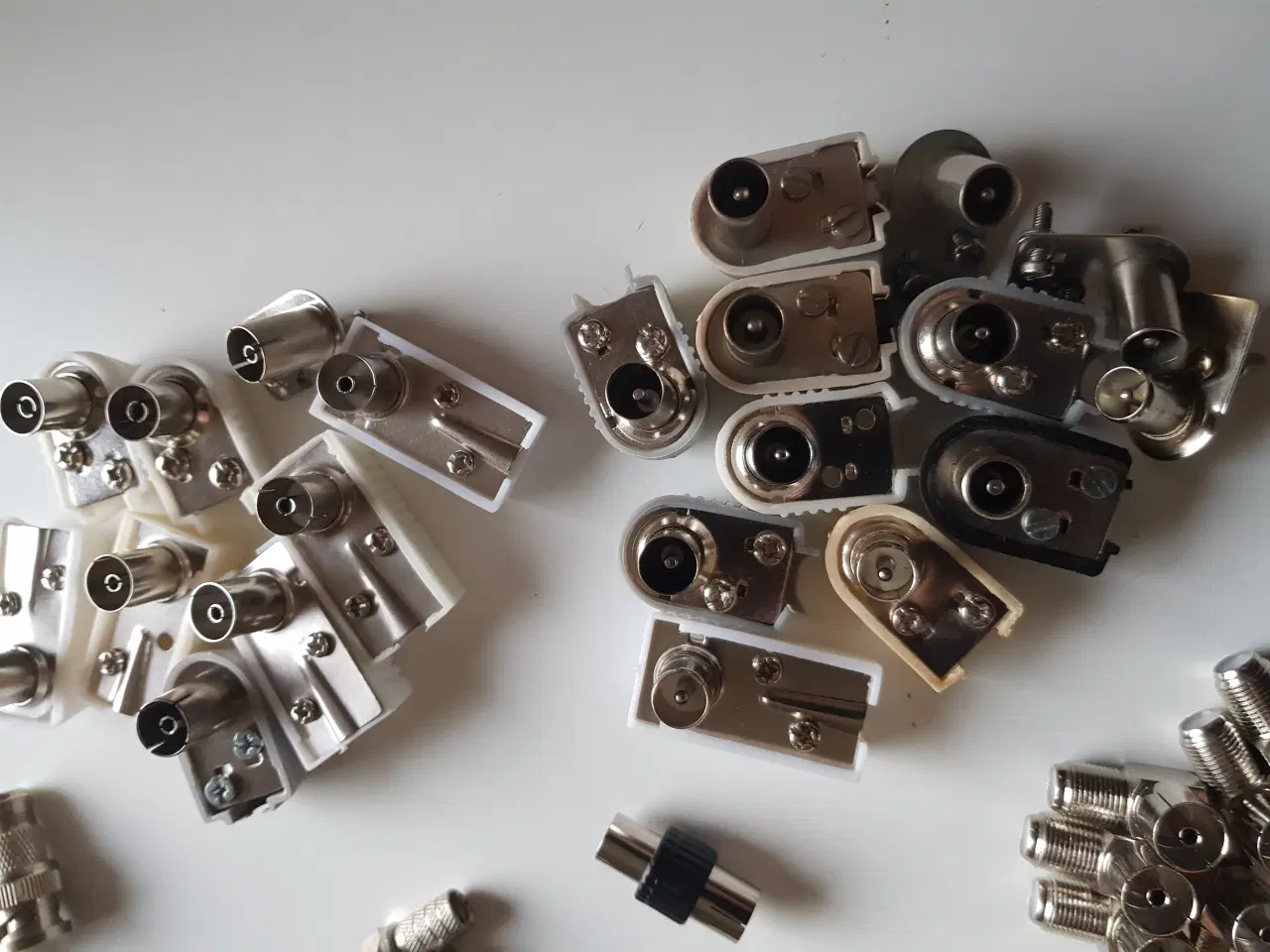 Billede 9 - Antenne stik , F stik , Omformere , Samle led o.a.