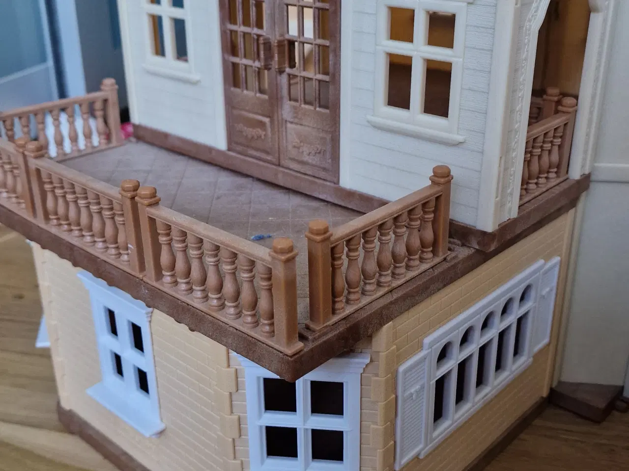 Billede 1 - Sylvanian Families Red Roof landsbyhus med balkon 