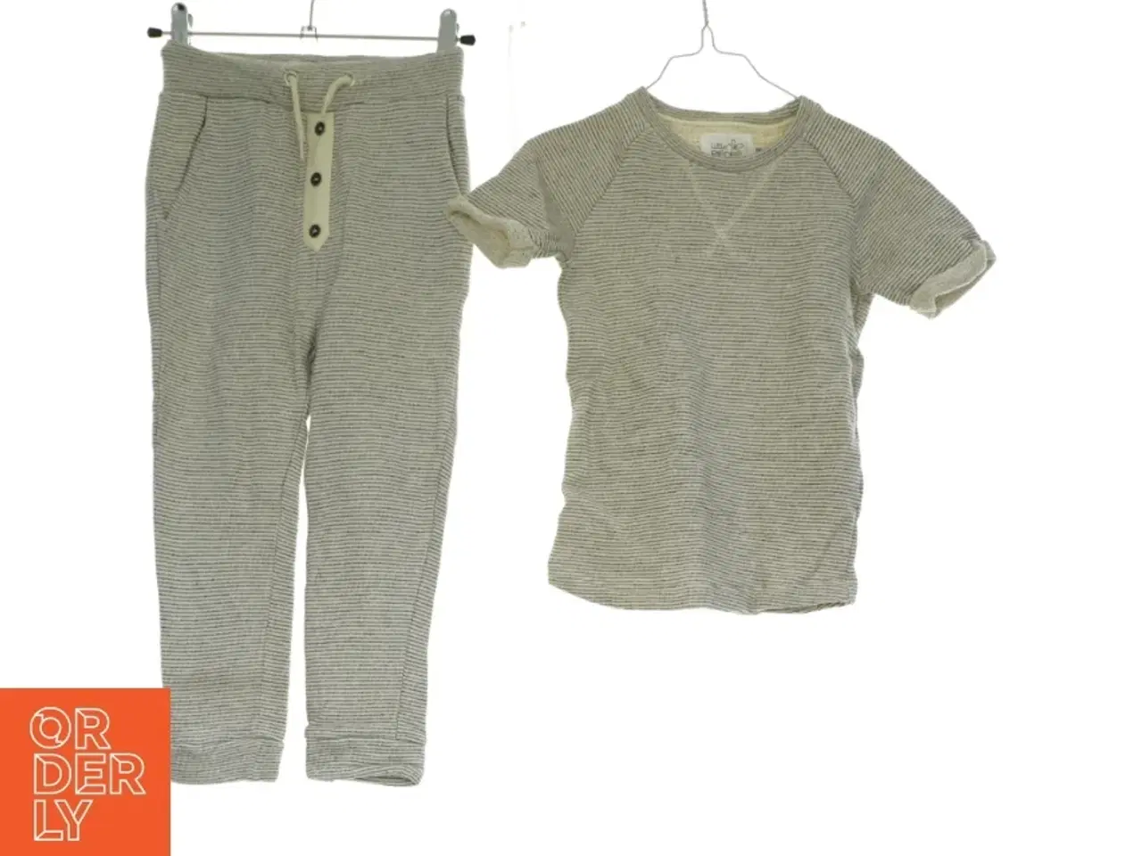 Billede 1 - Børnetøjs sæt fra Little pieces (str. 116 cm)