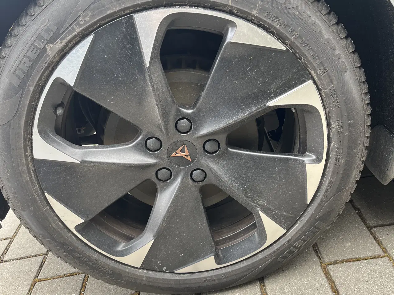 Billede 3 - Originale CUPRA Born fælge med helt nye Pirelli