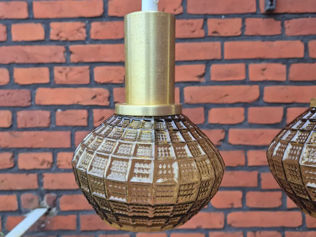 Billede 2 - Smukke retrolamper i ravfarvet glas