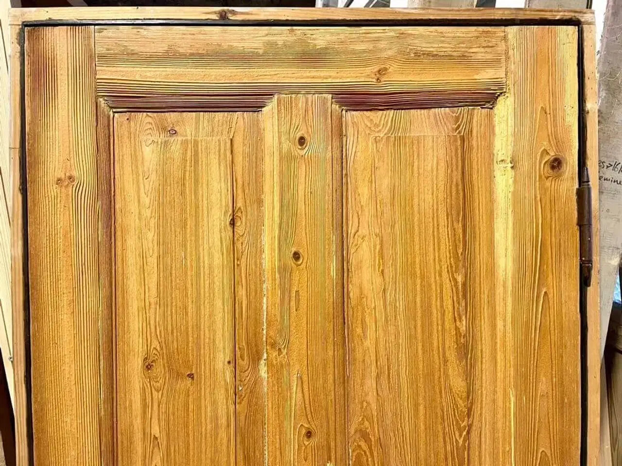 Billede 4 - Lav, klassisk Dannebrogsdør m. karm