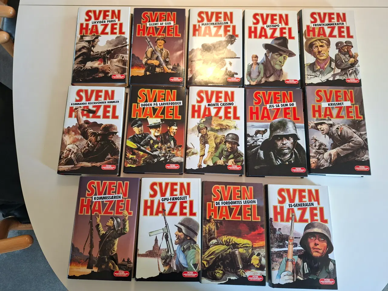 Billede 1 - Sven Hazel bogserie sælges