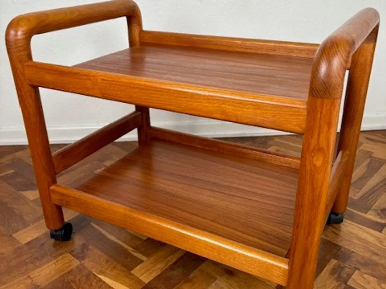 Billede 8 - Serveringsvogn i teaktræk, fra Salling stolefabrik