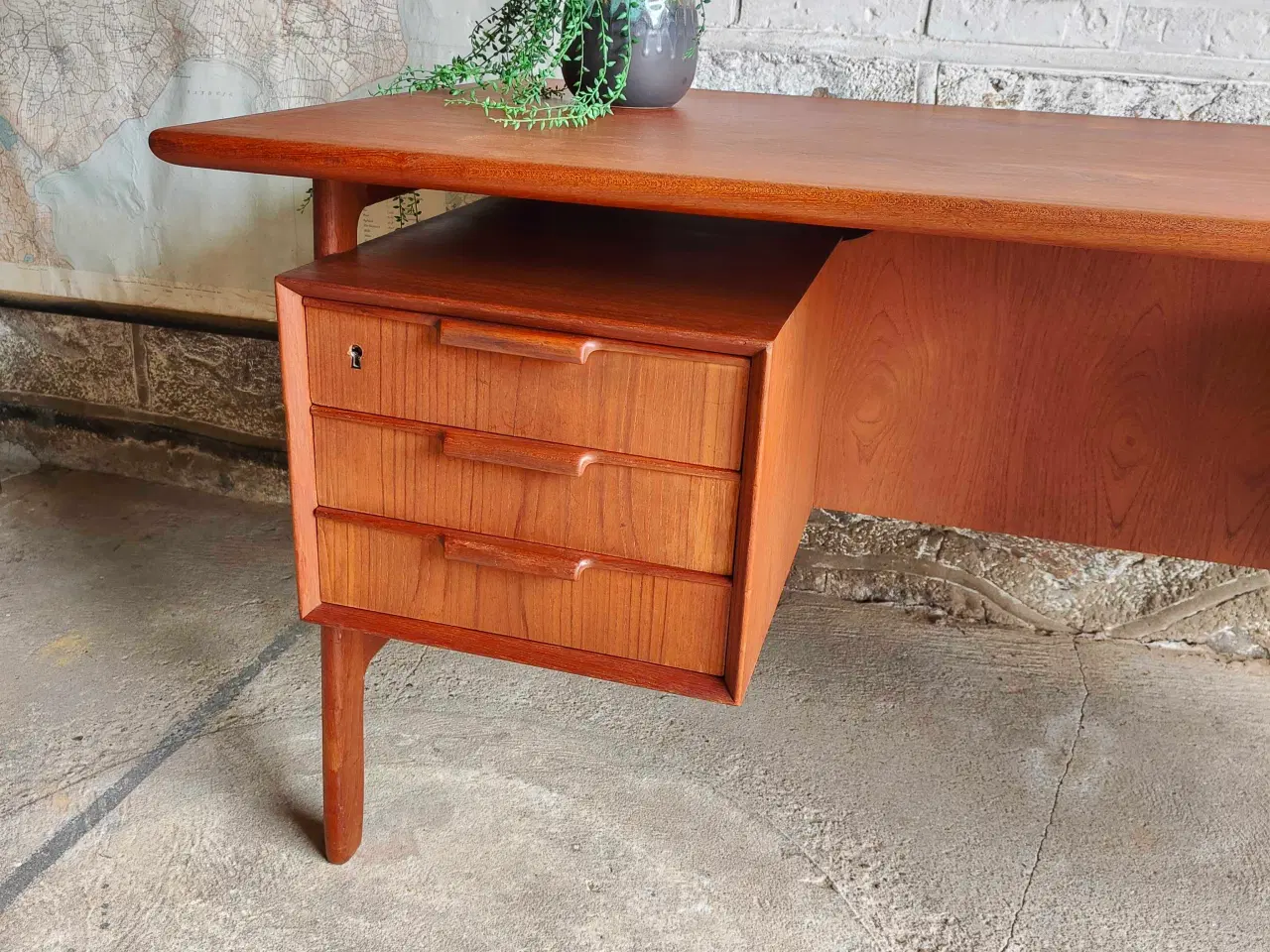 Billede 2 - Omann Jun teak skrivebord – Model 75