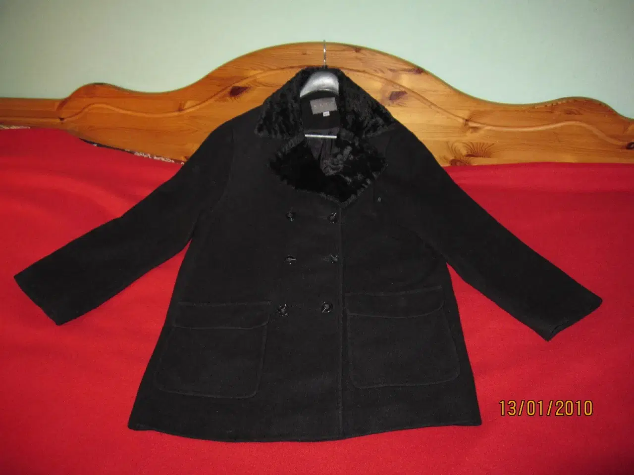 Billede 1 - Sort uld jakke med pelskrav til salg
