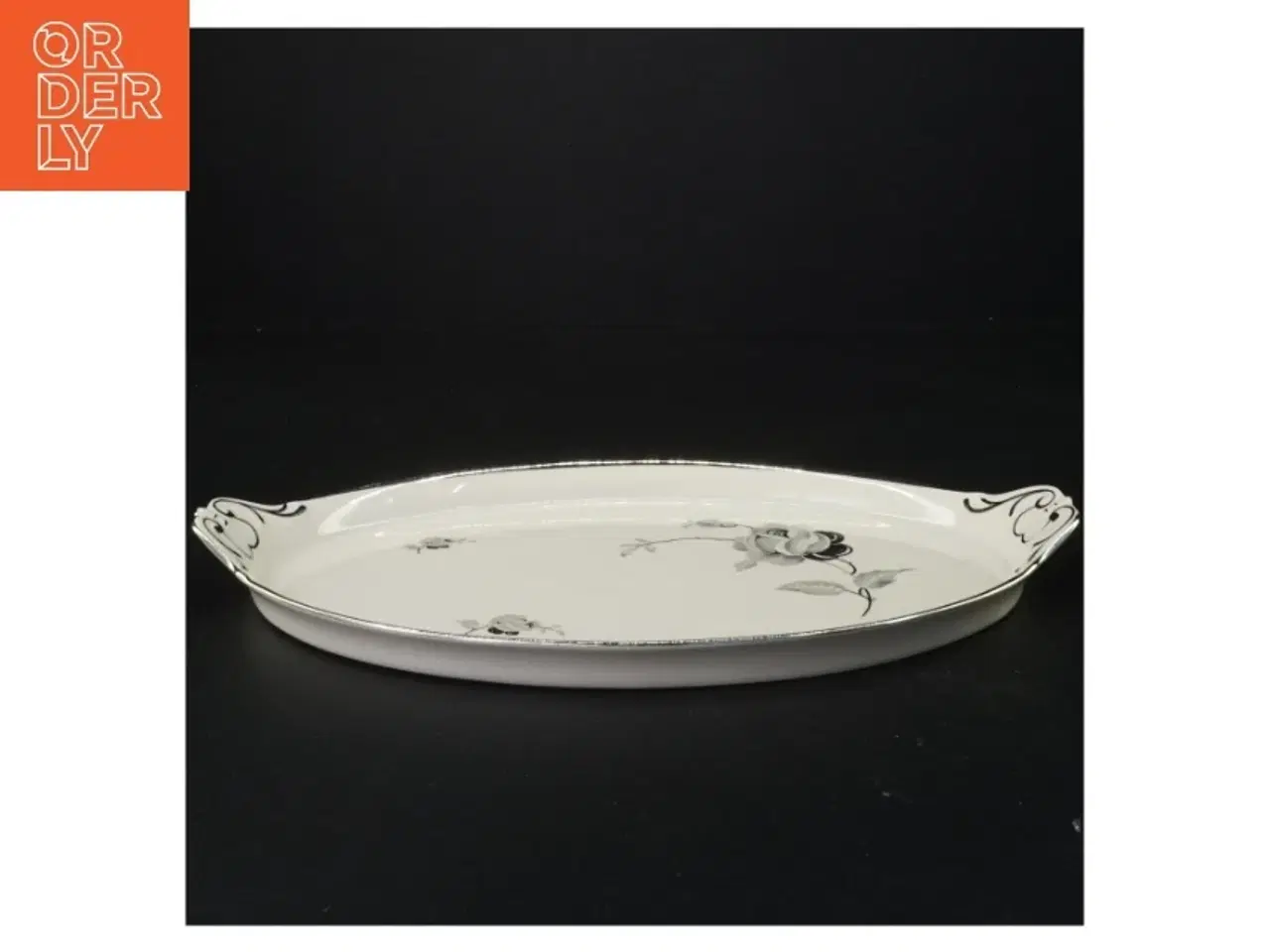 Billede 1 - Ovalt fad med dekorative elementer fra Københavns Porcellains Maleri (str. 30 x 19 cm)