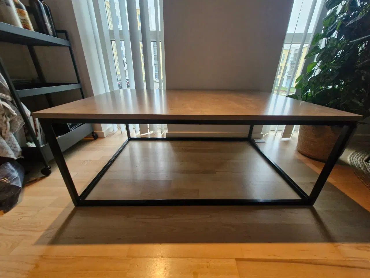 Billede 2 - Sofabord med træplade med betonlook