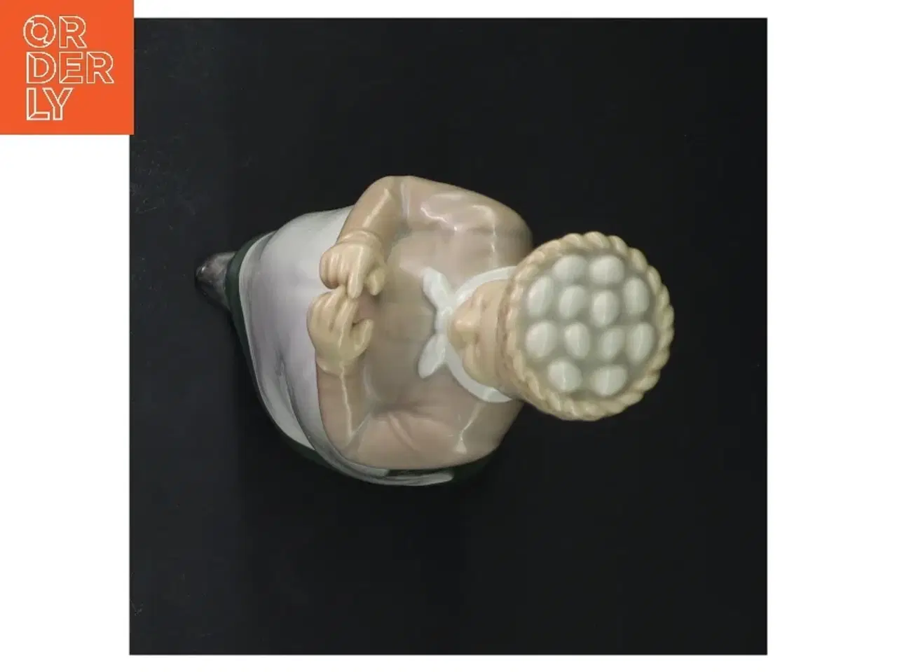 Billede 4 - Porcelænsfigur af kvinde med kurv fra Bing Og Grøndal (str. 22 cm)