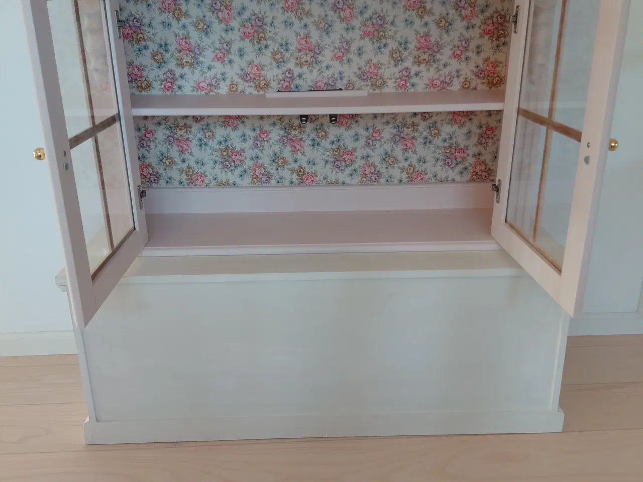 Billede 3 - Sød hængevitrine