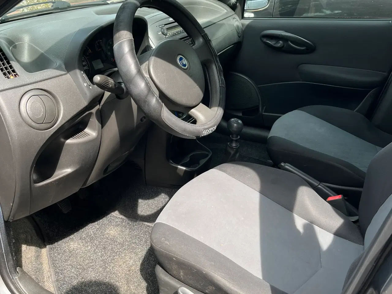 Billede 2 - Grå Fiat Punto 