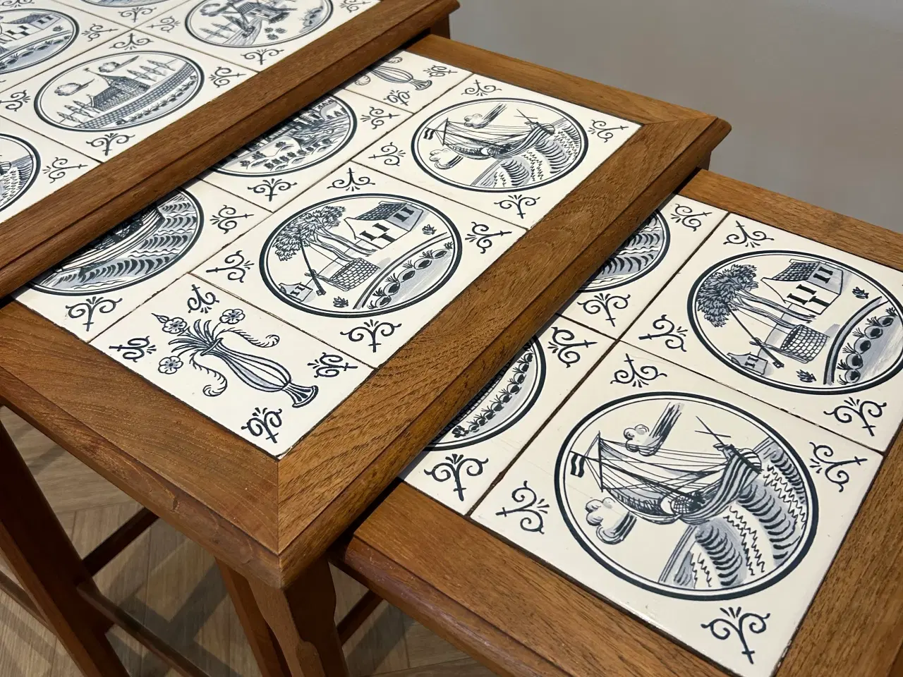 Billede 1 - Sofabord / indskudbord i mørkt træ og kakler