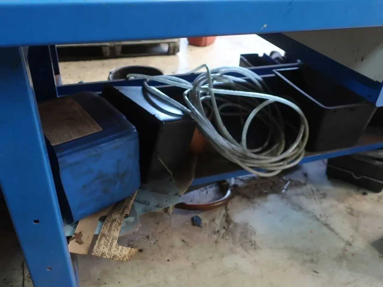 Billede 7 - Arbejdsbord samt værktøjstavle med div. Værktøj