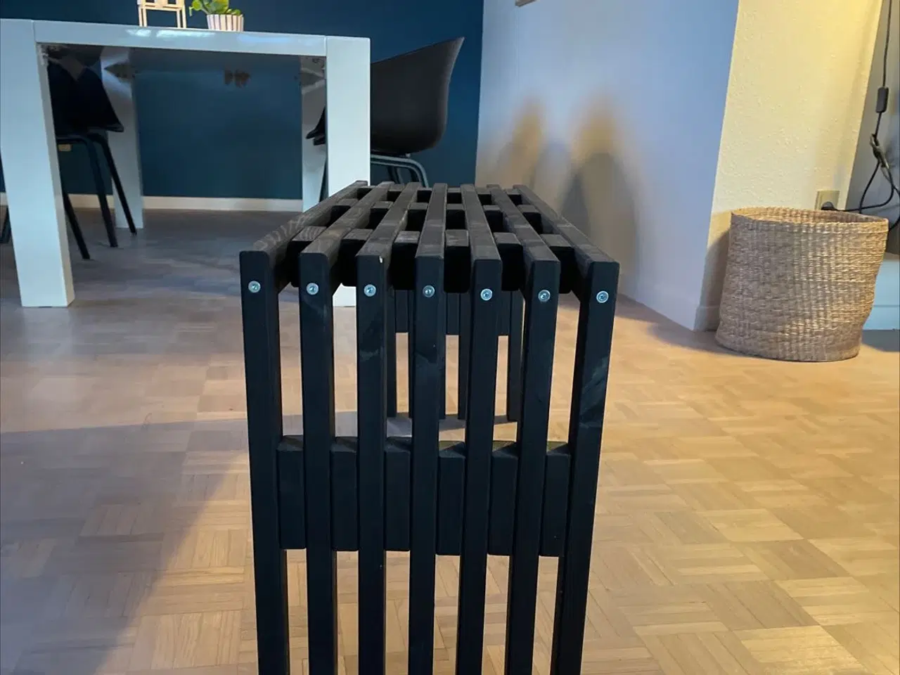 Billede 1 - Sort trellebænk som ny