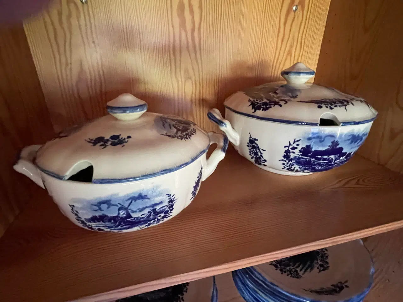 Billede 7 - Steingut spisestel, fade, sovseskåle m.m.