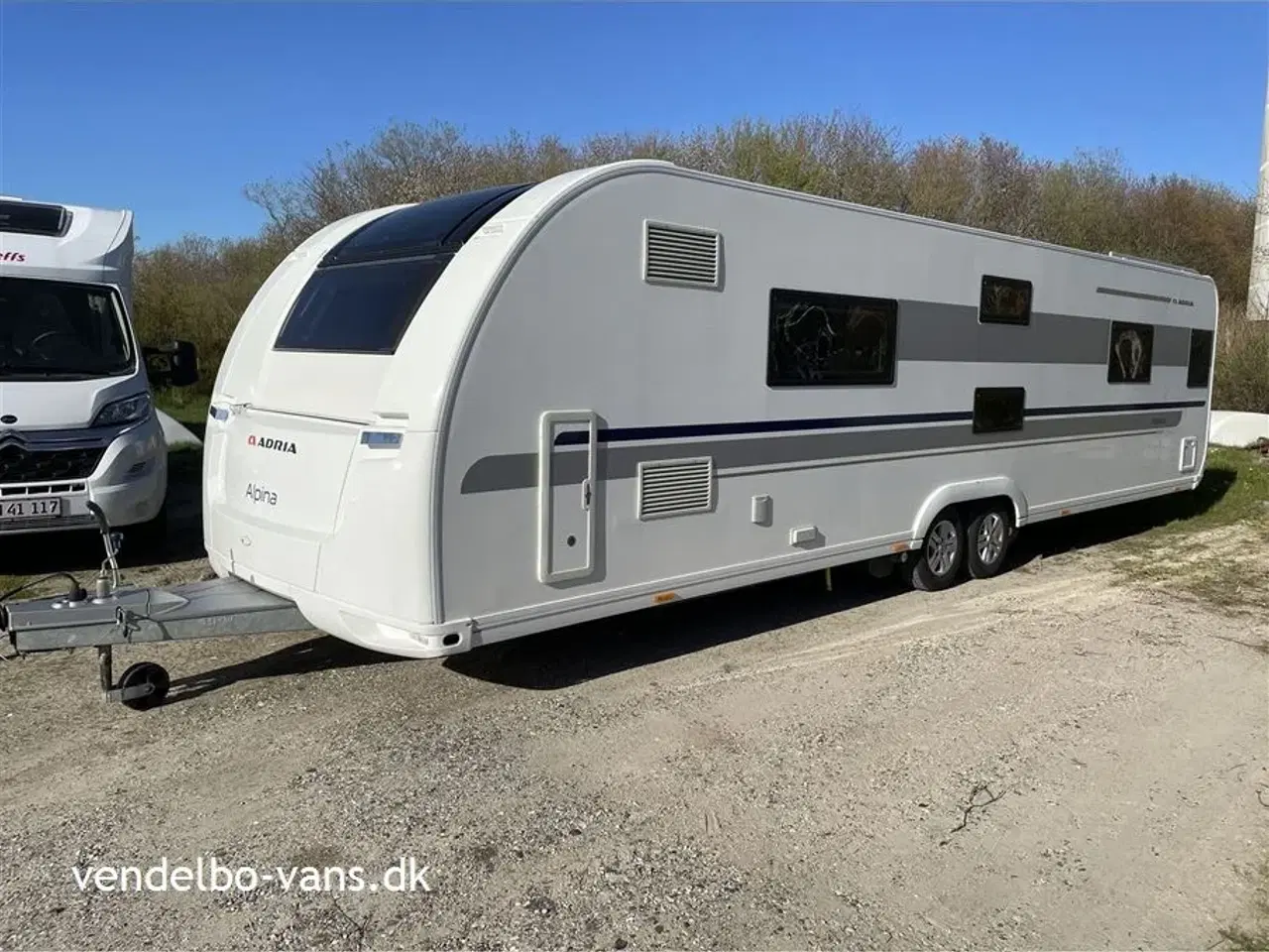 Billede 1 - 2016 - Adria Alpina 903 HT   ALDE varmesystem - Endekøkken og Ende toilet