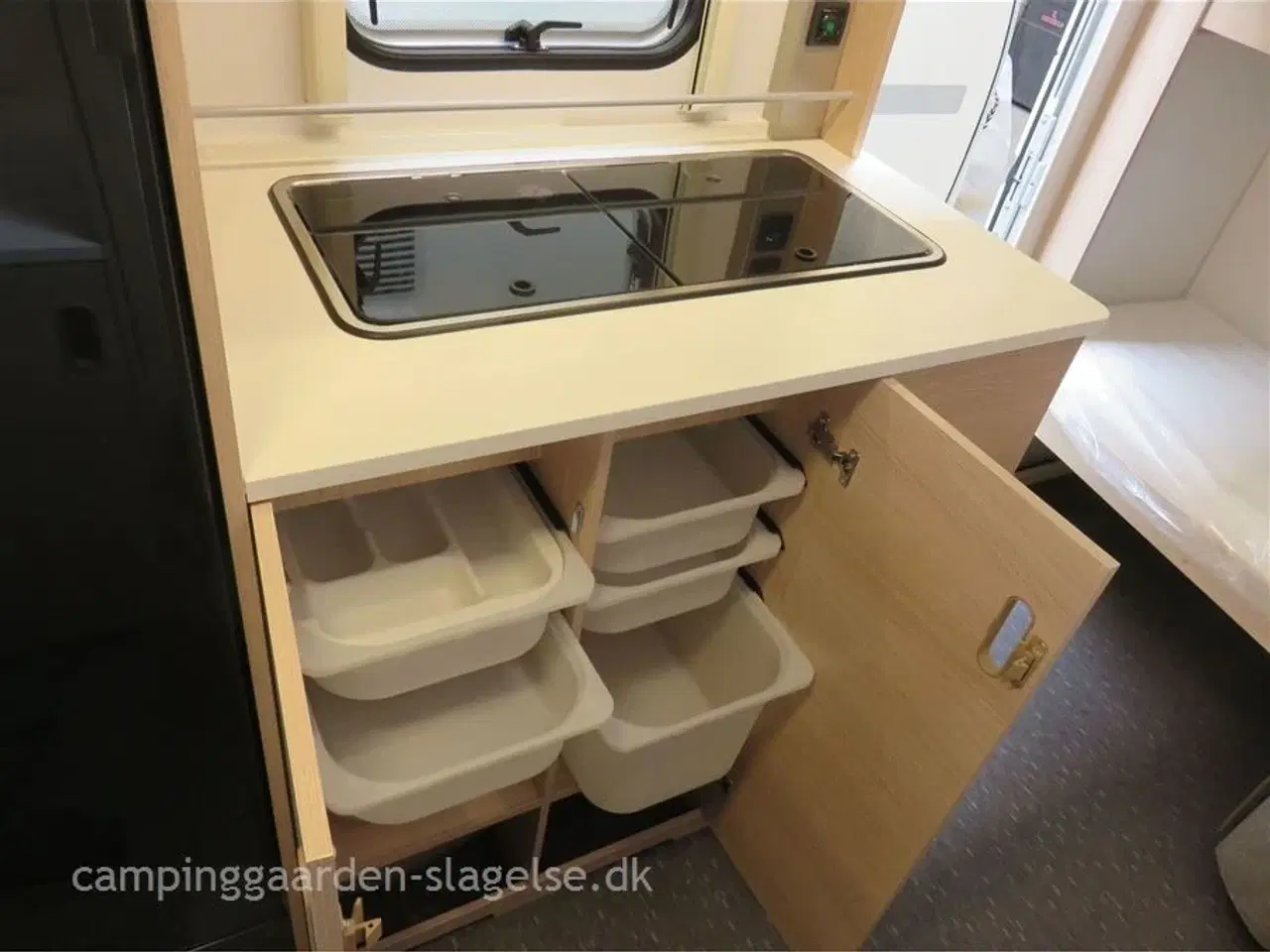 Billede 4 - 2023 - Adria Aviva 400 DK   Lille let vogn på kun 1100 kg totalvægt