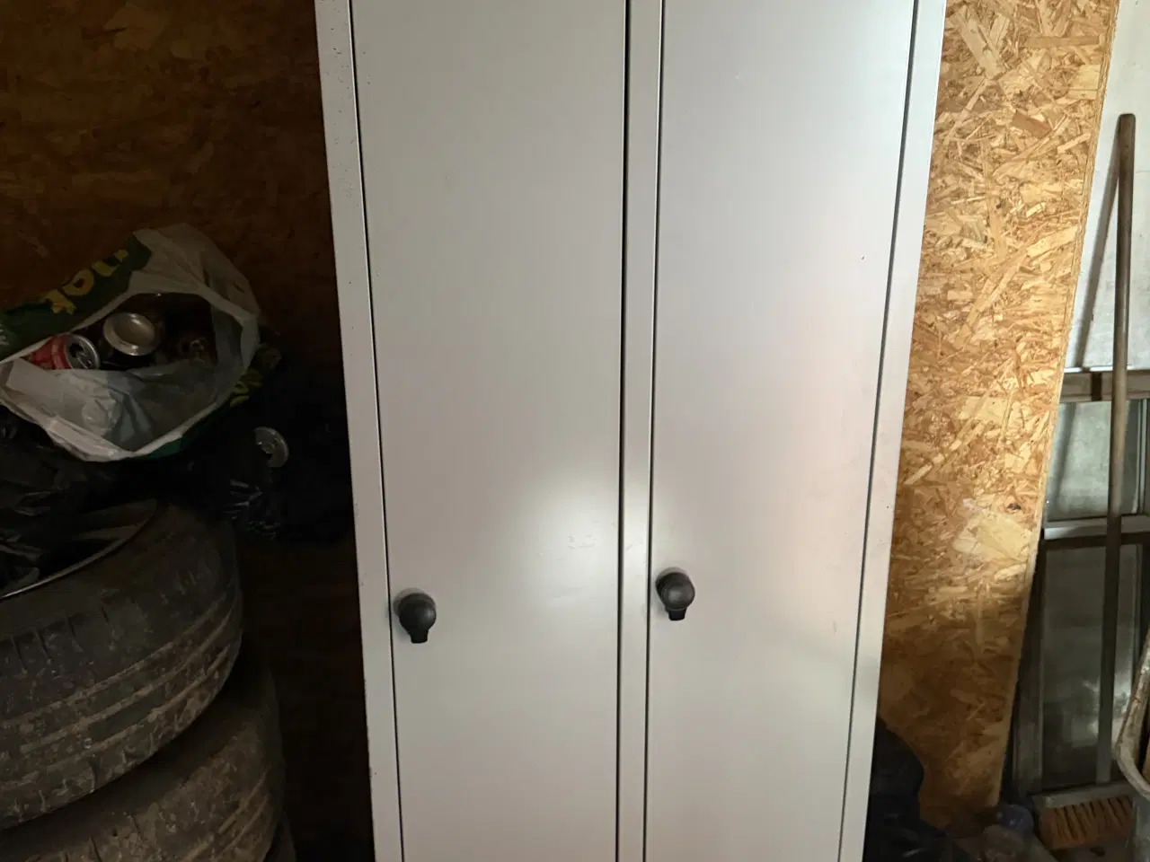 Billede 2 - 2 stk. metalskabe / omklædningsskabe