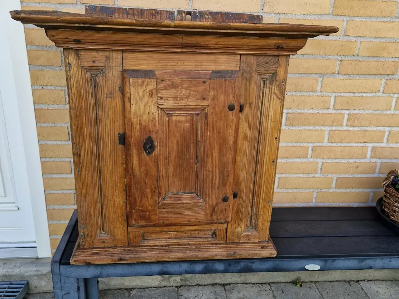 Billede 1 - Flot tobaksskab med hemmeligt rum