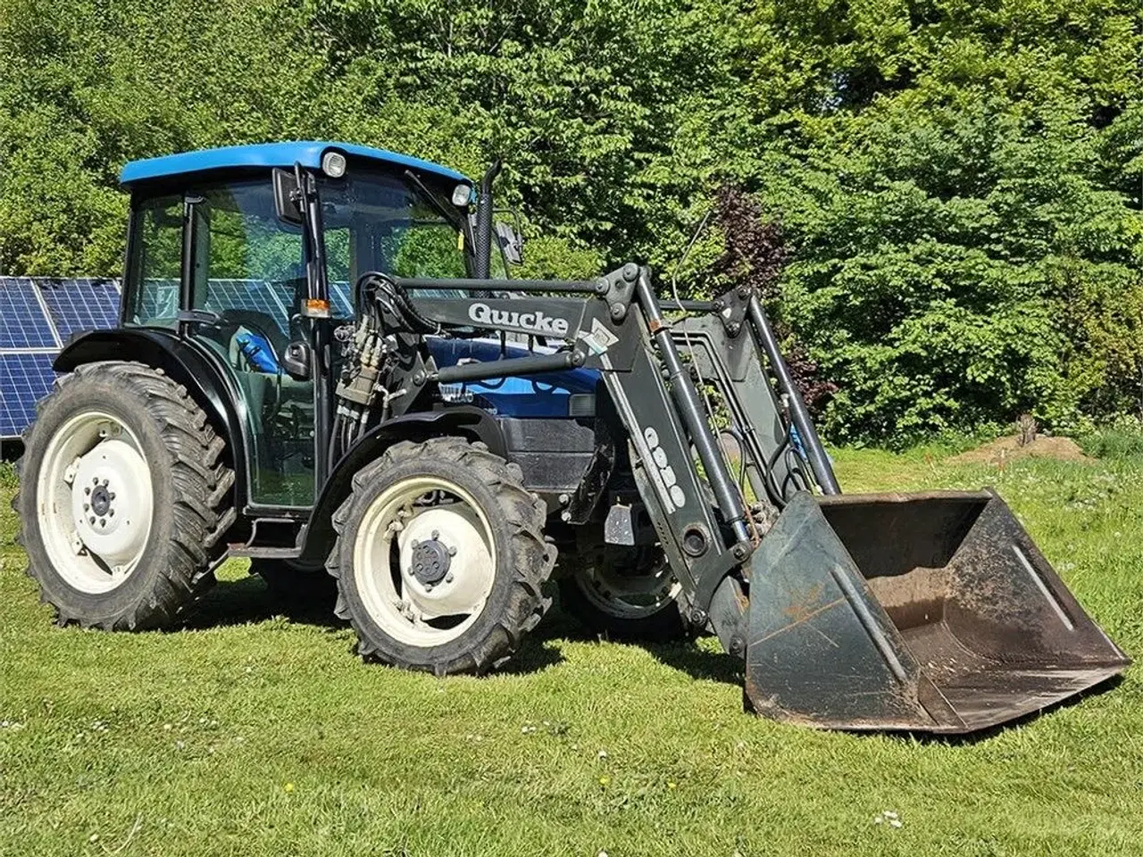 Billede 1 - Traktor med frontlæsser