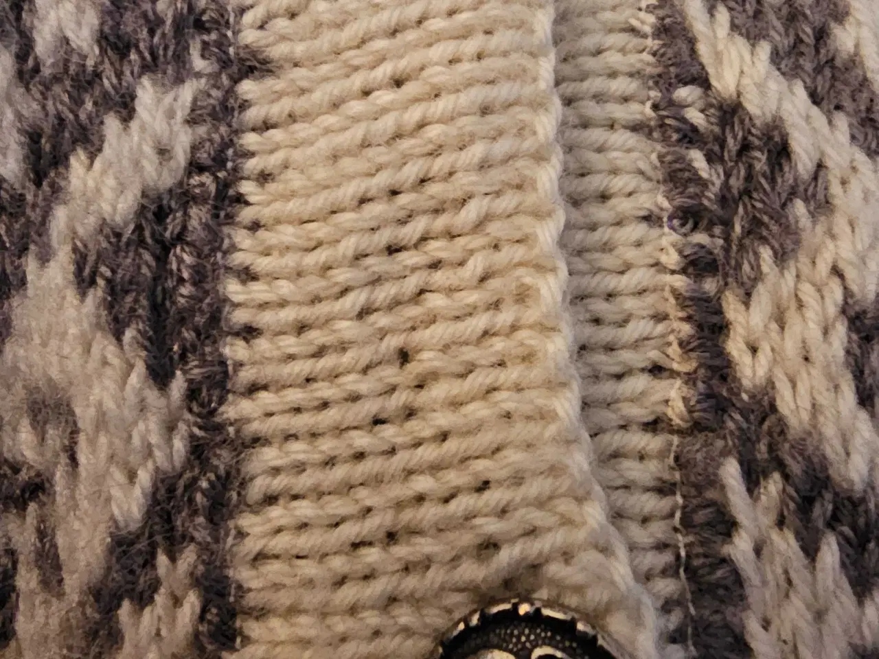 Billede 2 - Hjemmestrikket striktrøje i uld og bomuldsblanding