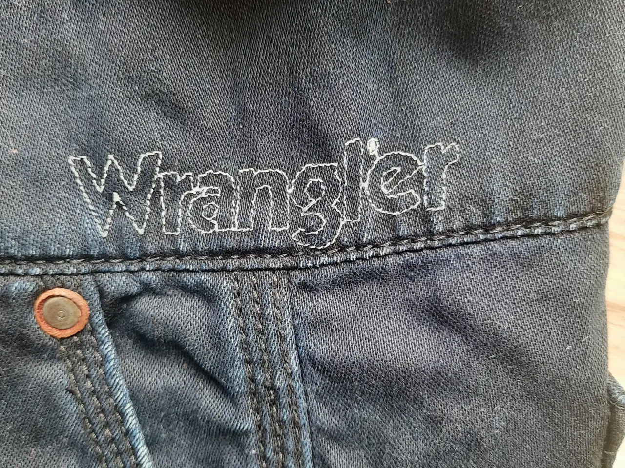 Billede 3 - Lækker kort buksedragt fra Wrangler