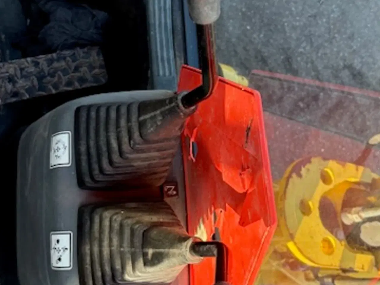 Billede 16 - New Holland B115B HYDRAULISK VOLVO SKIFT FOR, MEKANISK HURTIGSKIFT BAG