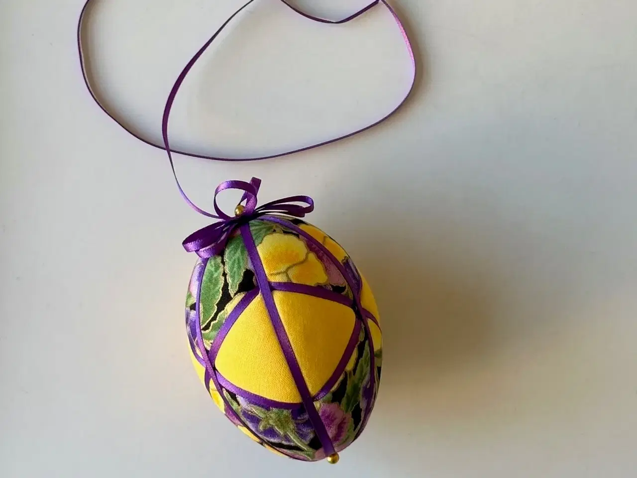 Billede 1 - Mellem påskelæg, gul m mørkelilla