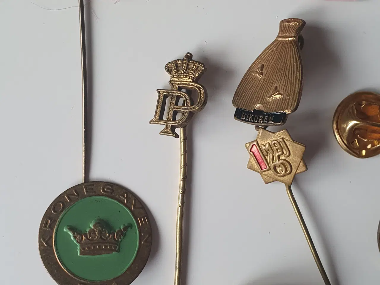 Billede 6 - Emblemer og pins