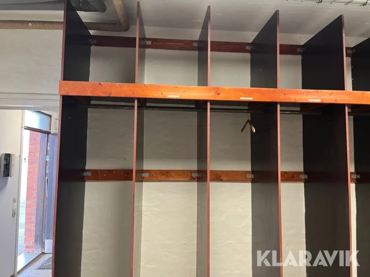 Billede 2 - Våd garderobe