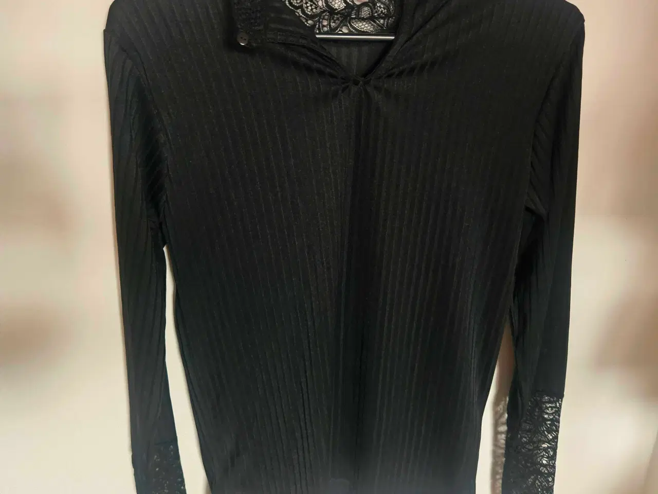 Billede 3 - Blonde bluse størrelse S/M