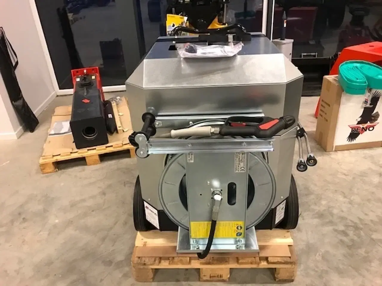 Billede 2 - Reno HW200/21 Geyser M8 - Med påbygget slangetromle