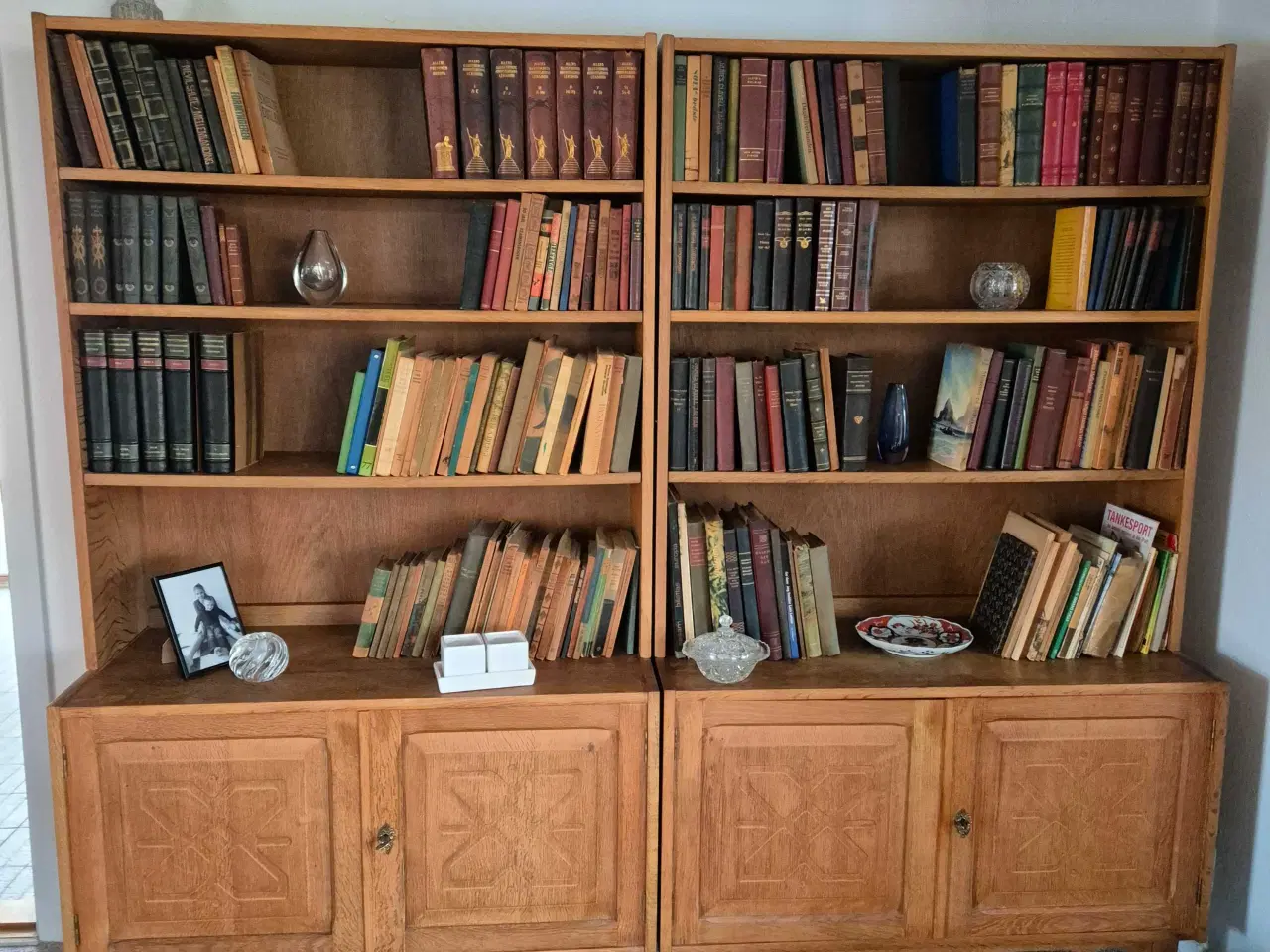 Billede 1 - Afsyrede egetræsmøbler