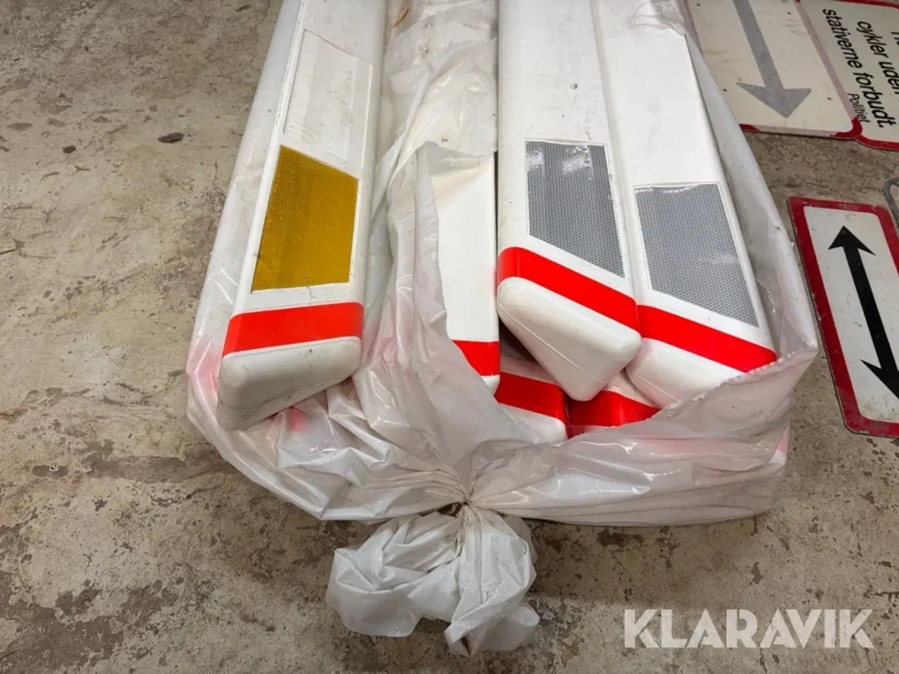 Billede 5 - Pullerter, skilte og reflekspæle - 36 dele