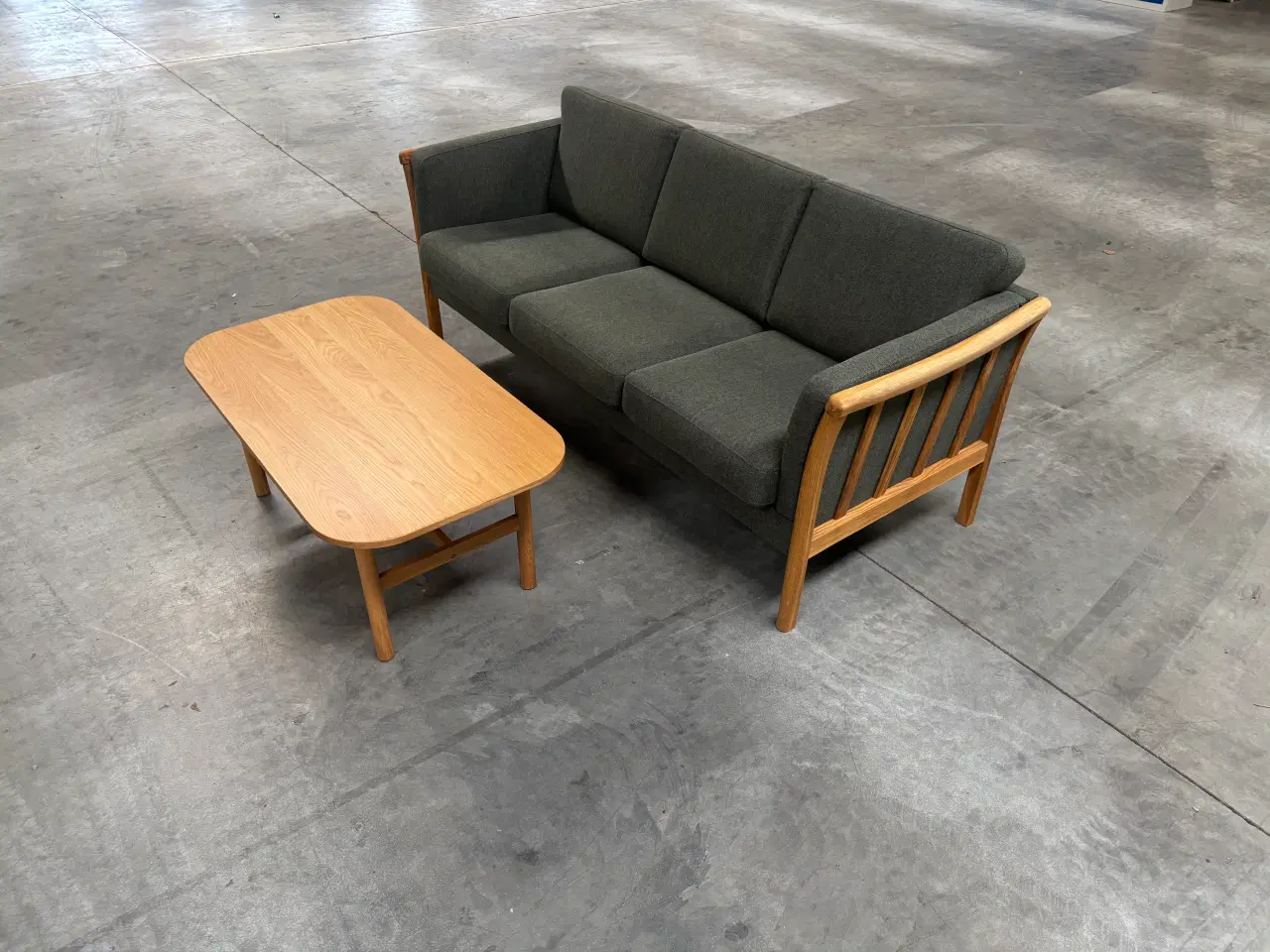 Billede 5 - Sofa med sofabord