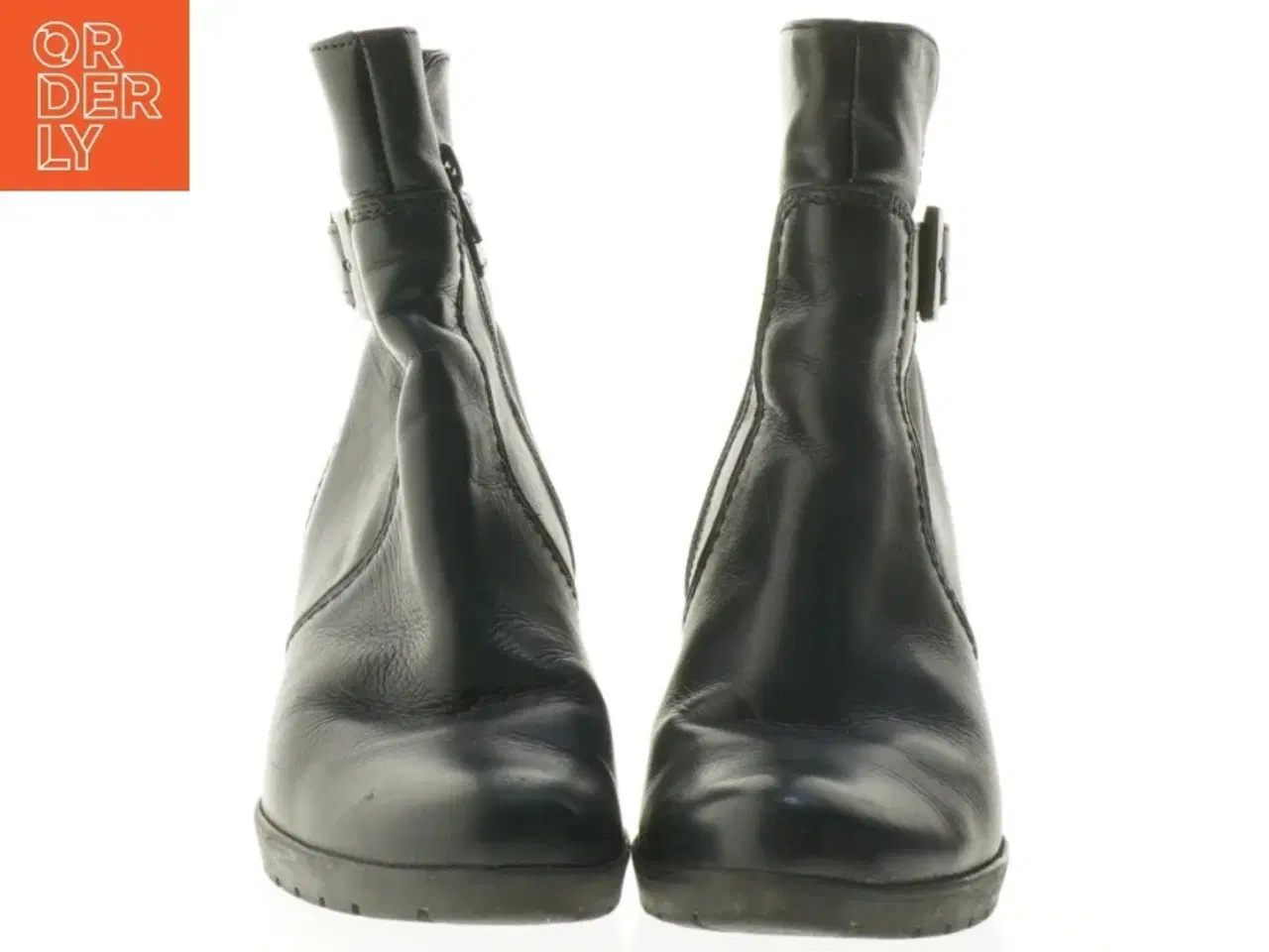 Billede 3 - Sort damesko med hæl og spænde fra Tamaris (str. 38 )