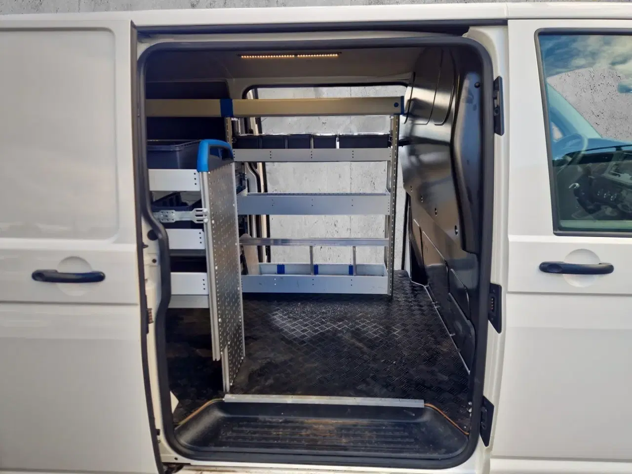 Billede 11 - VW Transporter 2,0 TDi 110 Kassevogn kort