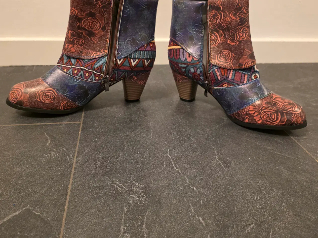 Billede 1 - Sko med høj hæl, str. 40